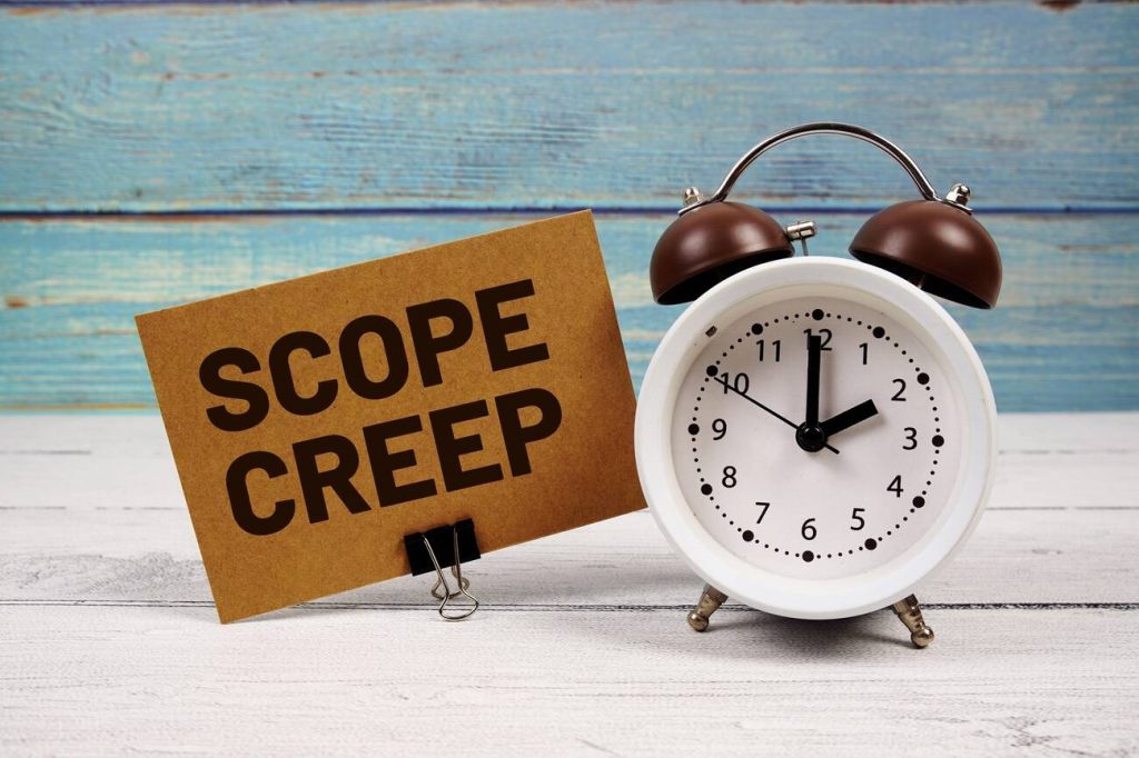 خزش محدوده یا Scope Creep یکی از عوامل اصلی افزایش هزینه و تأخیر پروژه است. در این مقاله دلایل بروز آن، راهکارهای کنترل محدوده و نقش مشاور در مدیریت تغییرات EPC را بررسی می‌کنیم.